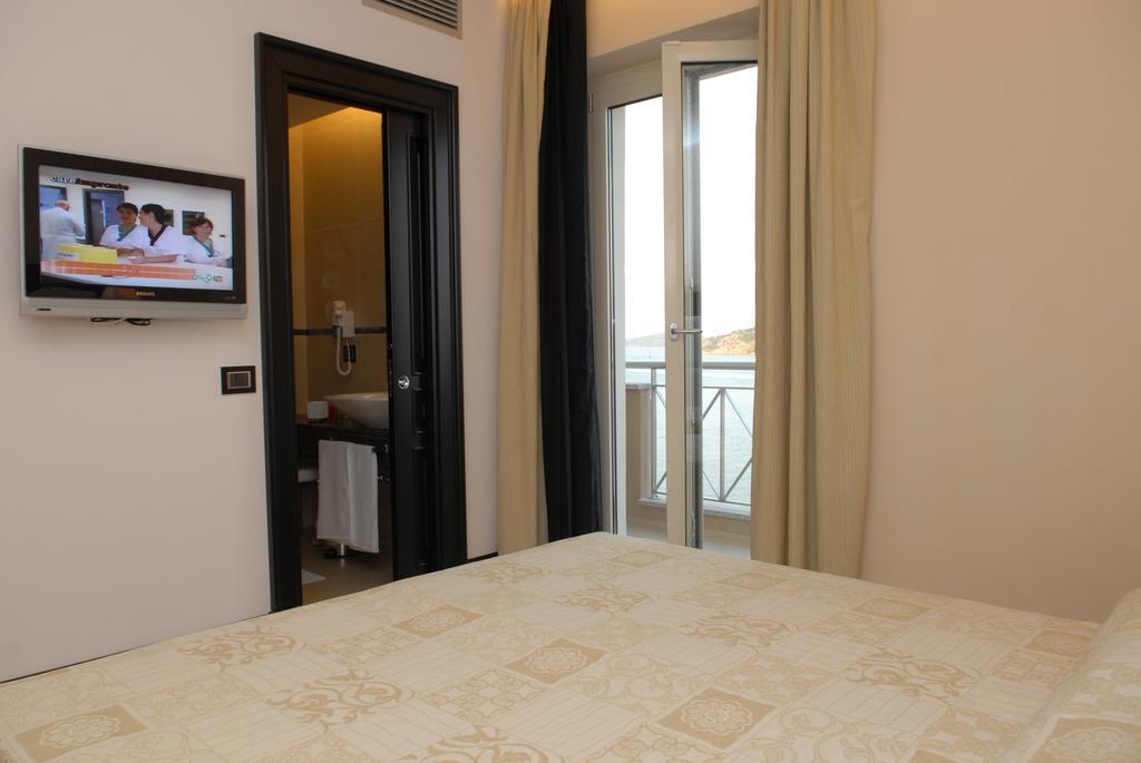 Hotel Excelsior La Maddalena  Bagian luar foto