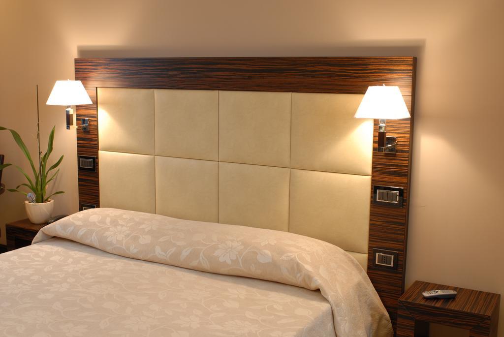Hotel Excelsior La Maddalena  Bagian luar foto