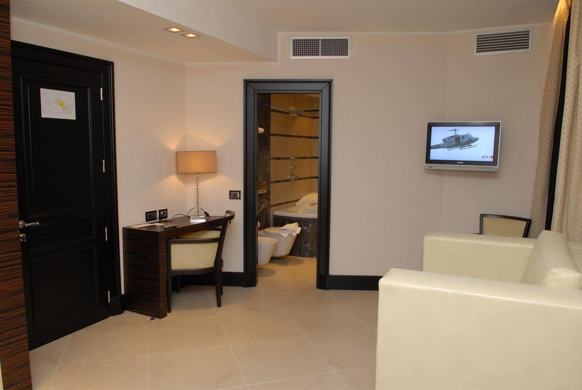 Hotel Excelsior La Maddalena  Bagian luar foto