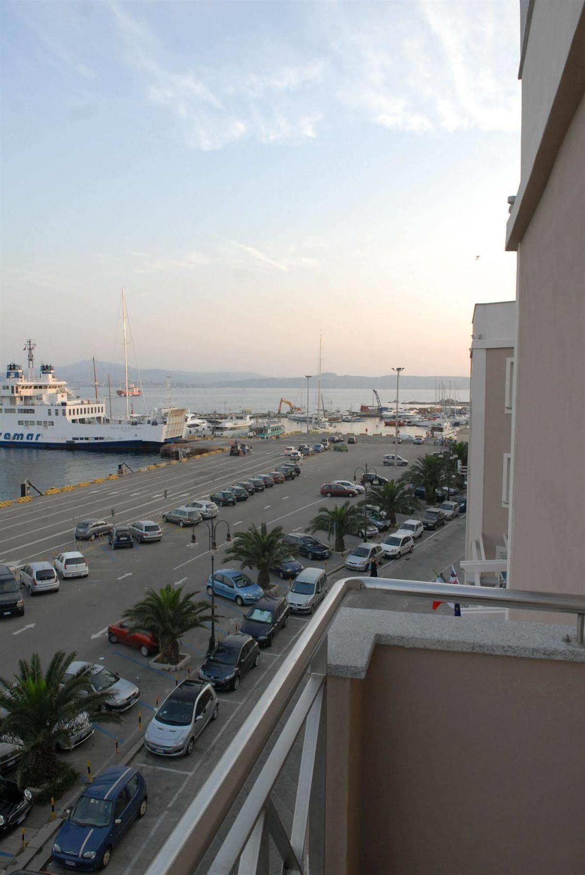 Hotel Excelsior La Maddalena  Bagian luar foto